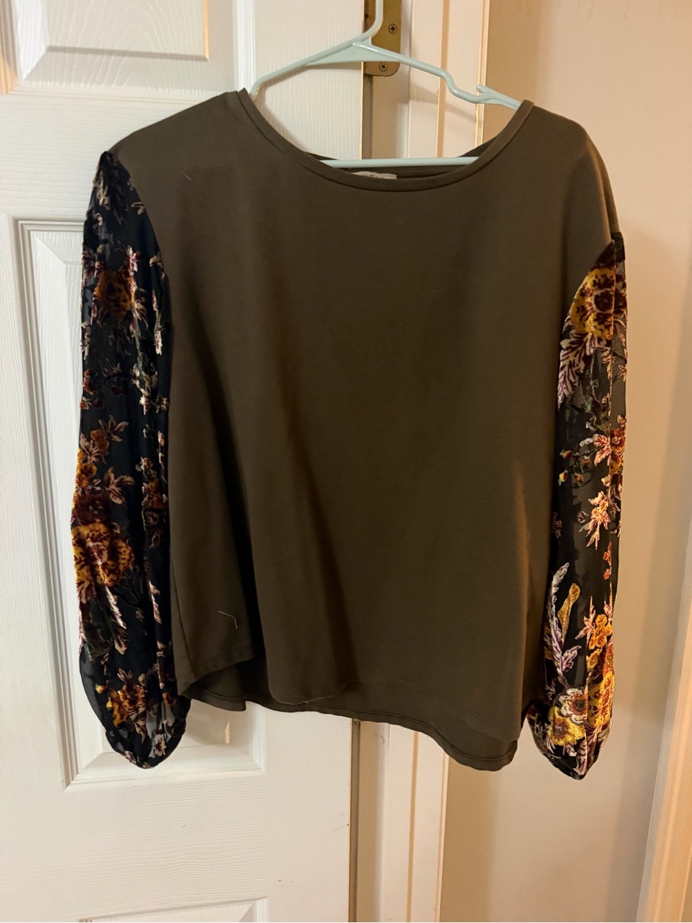 Women’s Olive Green Pullover Top with Floral Velvet Balloon Sleeves